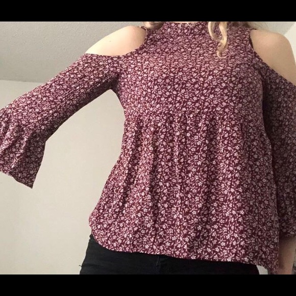 American Eagle Brand: Cold Shouldered Blouse - Picture 4 of 4